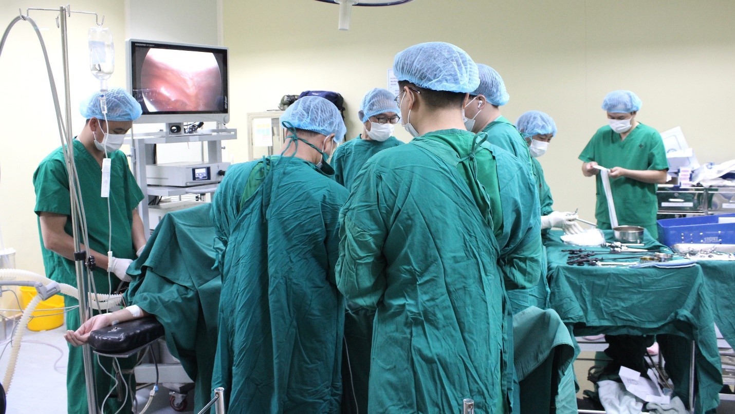 Chuyển giao kỹ thuật mổ nội soi ung thư dạ dày tại BVĐK tỉnh Quảng Ngãi 2
